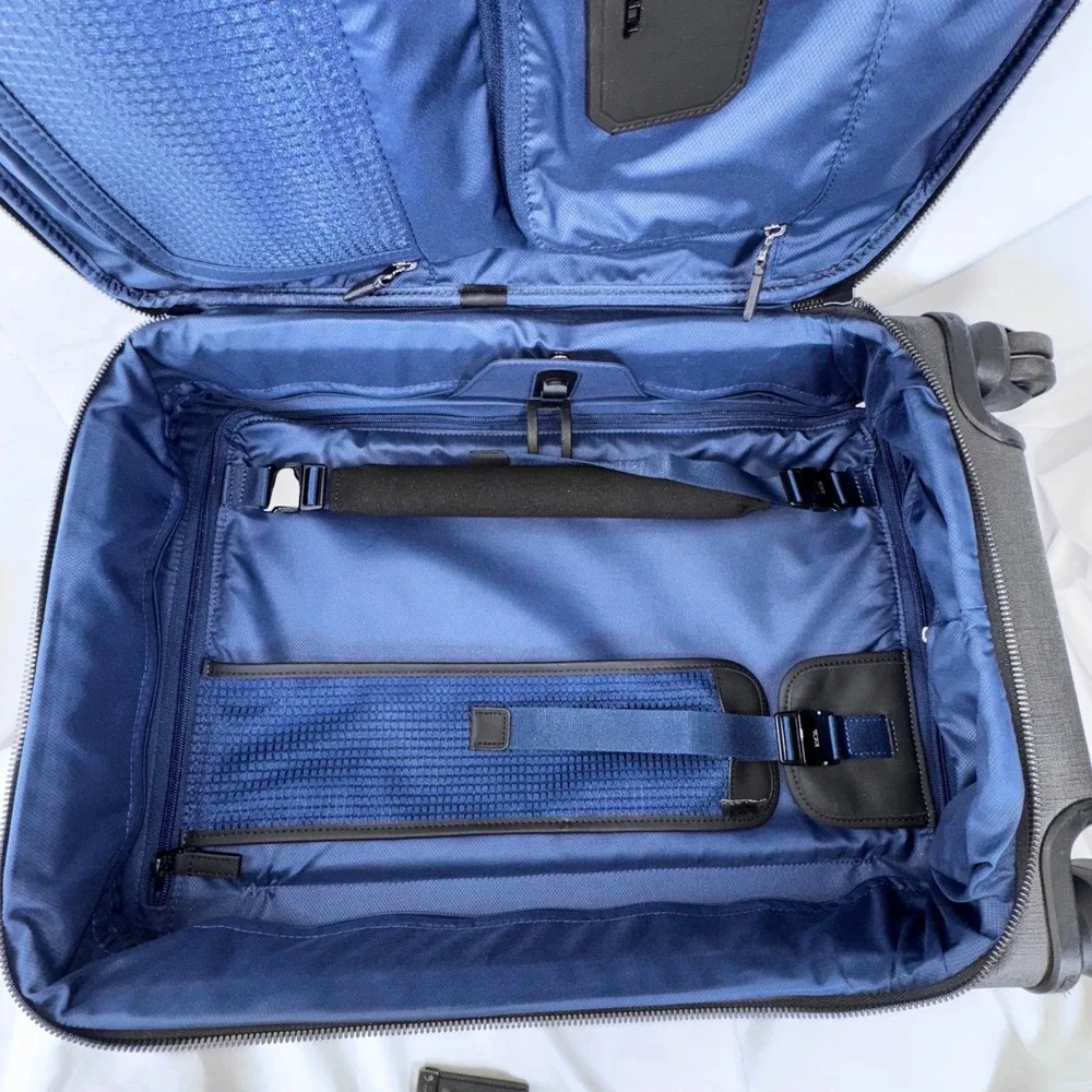 Tumi International 21